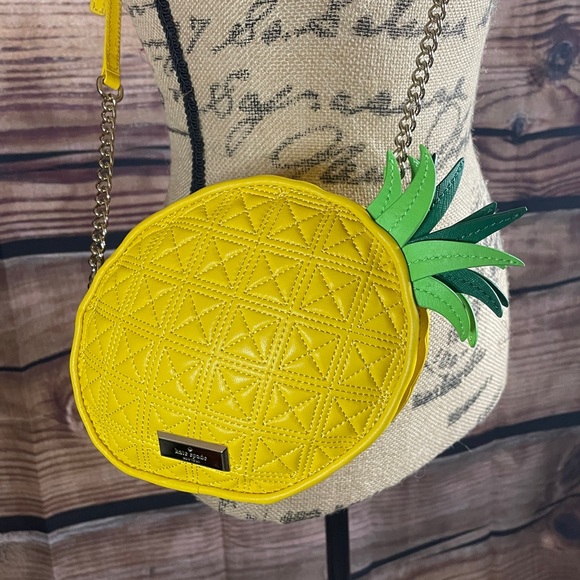 Kate Spade RARE “Wing It” Pineapple Quilted Crossbody - Picture 3 of 15